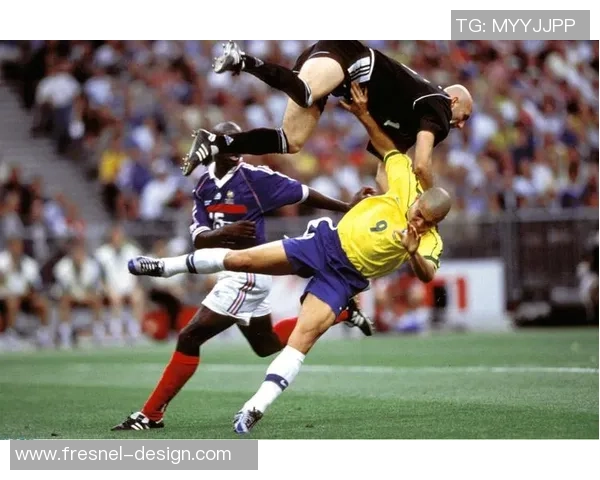 足球巨星聚首牌桌展开对决 竞技场外的另一场精彩较量